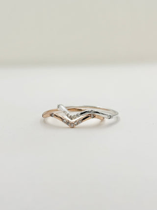 V Crystal Ring B10