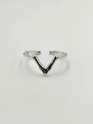 Simple V Ring A9