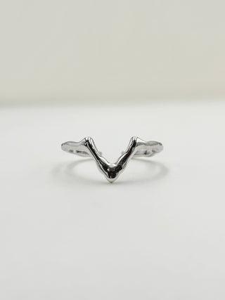 Simple V Ring A9