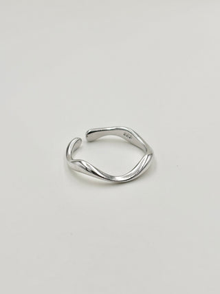 Simple Wave Ring A18
