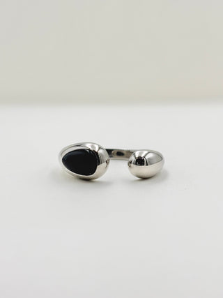Silver Black Ring B40