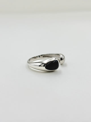Silver Black Ring B40