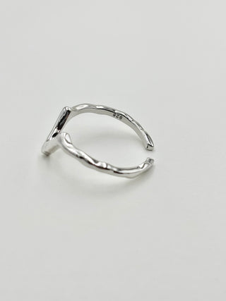 Simple V Ring A9