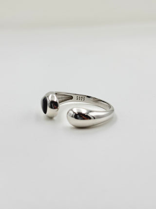 Silver Black Ring B40