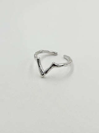 Simple V Ring A9
