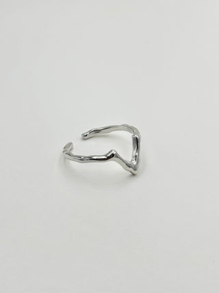 Simple V Ring A9