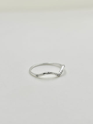 V Crystal Ring B10