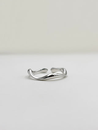 Simple Wave Ring A18