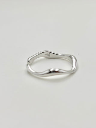 Simple Wave Ring A18