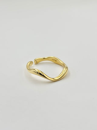 Simple Wave Ring A18
