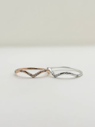 V Crystal Ring B10
