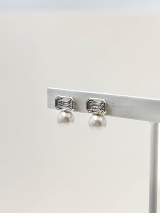 Crystal Frame Pearl Pierce　E44