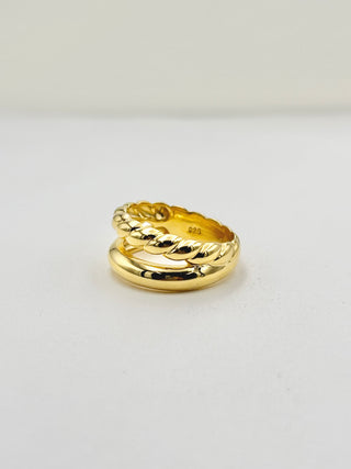 Elegant Double Twist Ring C55